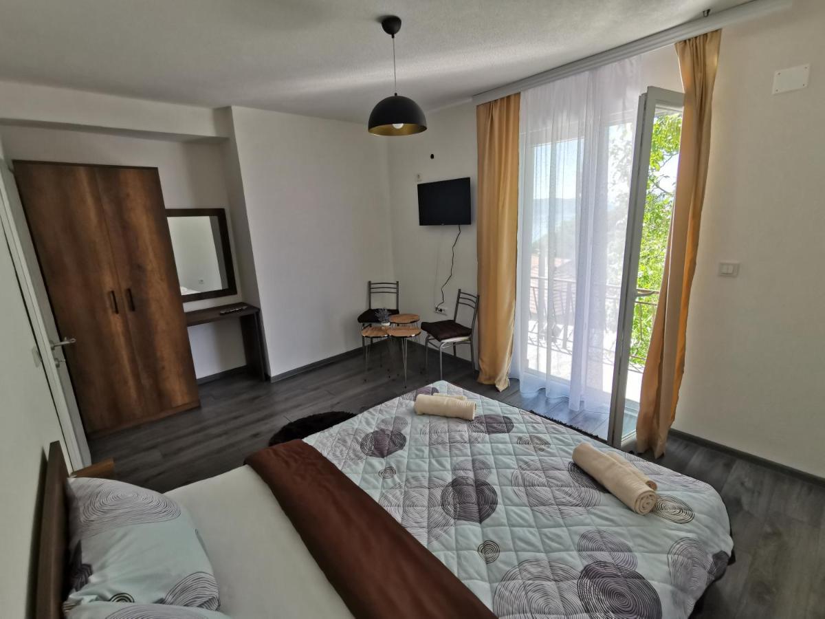 Gopo Guesthouse Elshani Екстериор снимка