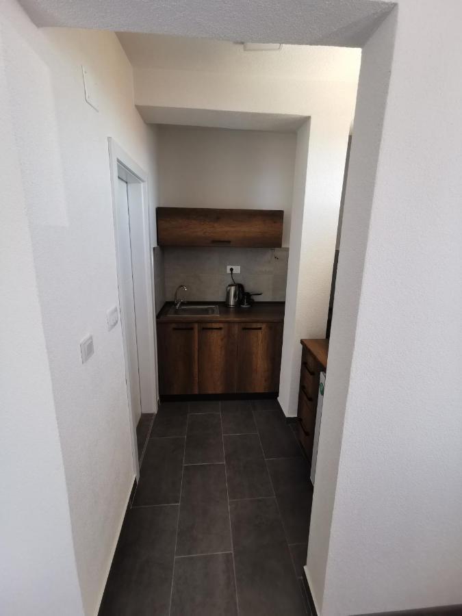 Gopo Guesthouse Elshani Екстериор снимка
