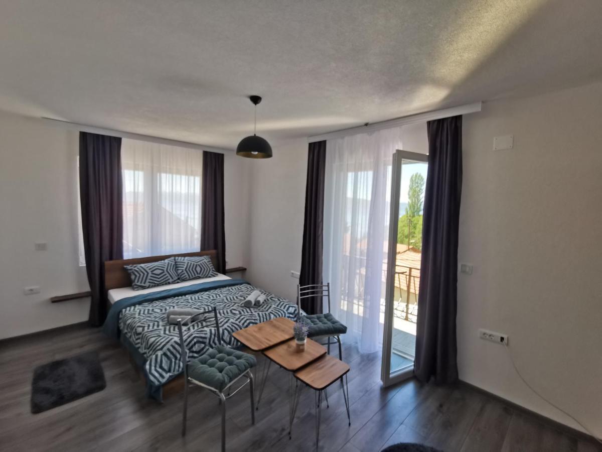Gopo Guesthouse Elshani Екстериор снимка