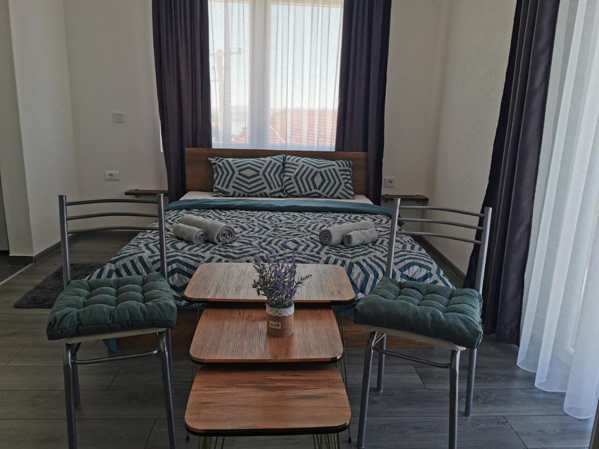 Gopo Guesthouse Elshani Екстериор снимка