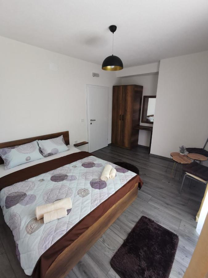 Gopo Guesthouse Elshani Екстериор снимка