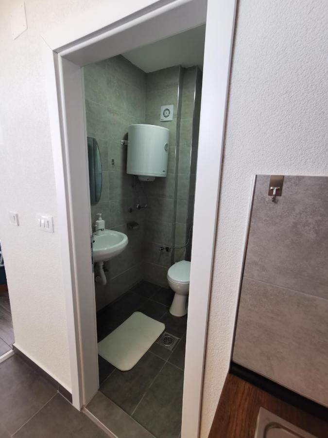 Gopo Guesthouse Elshani Екстериор снимка