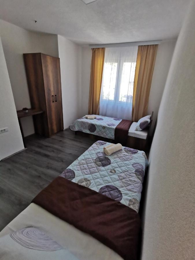 Gopo Guesthouse Elshani Екстериор снимка
