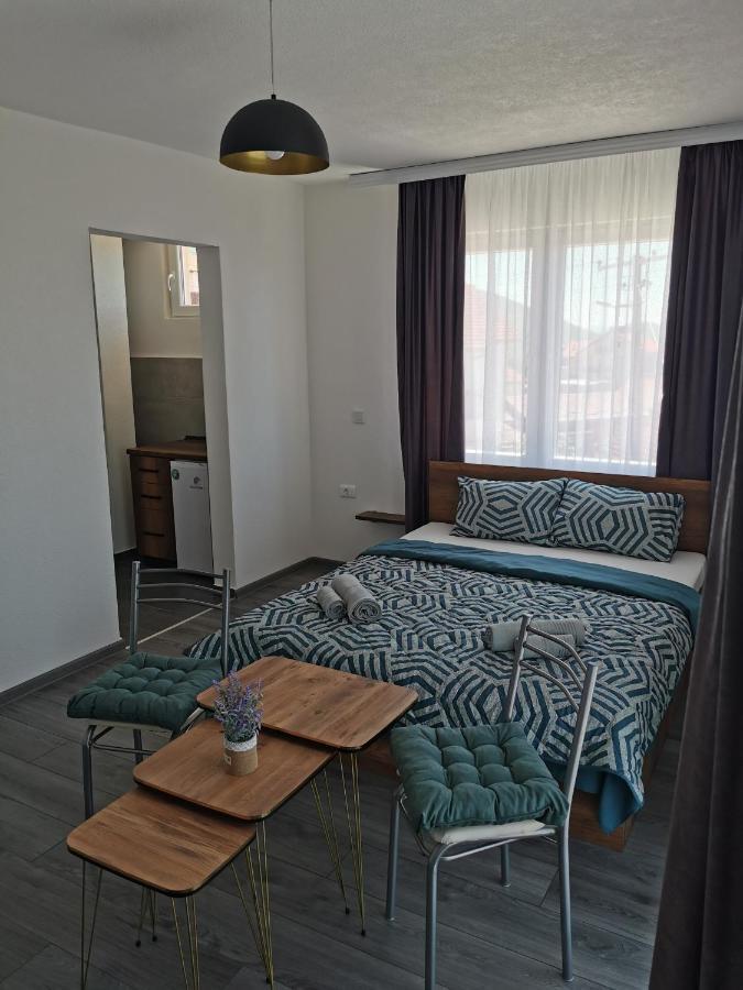 Gopo Guesthouse Elshani Екстериор снимка