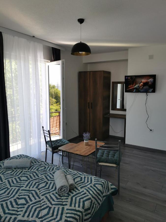 Gopo Guesthouse Elshani Екстериор снимка