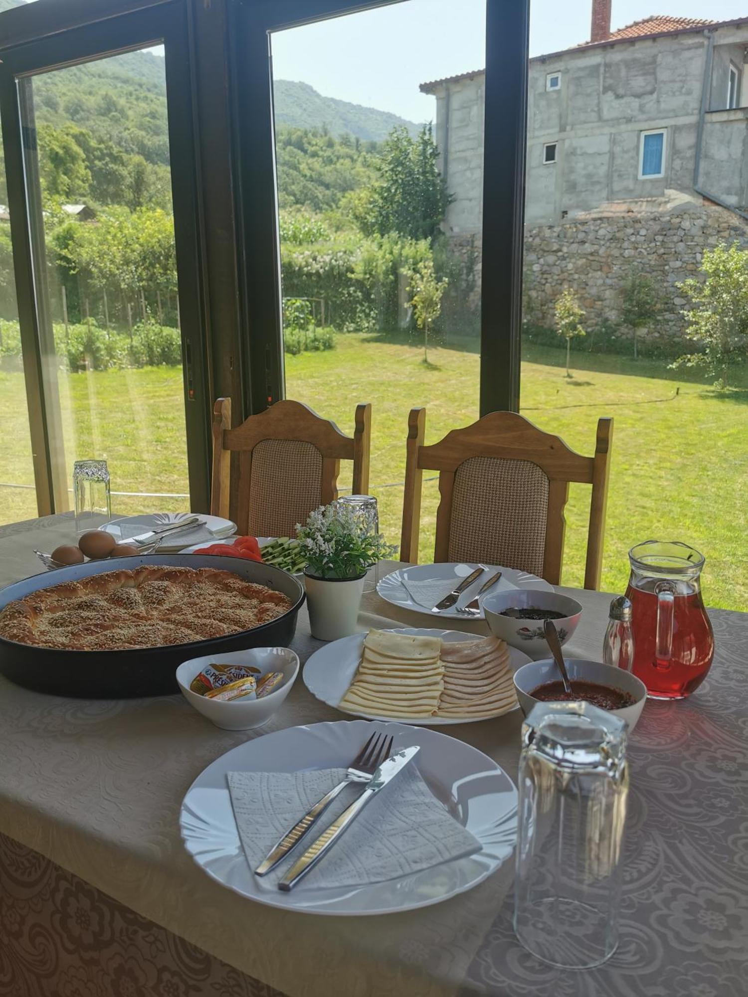 Gopo Guesthouse Elshani Екстериор снимка