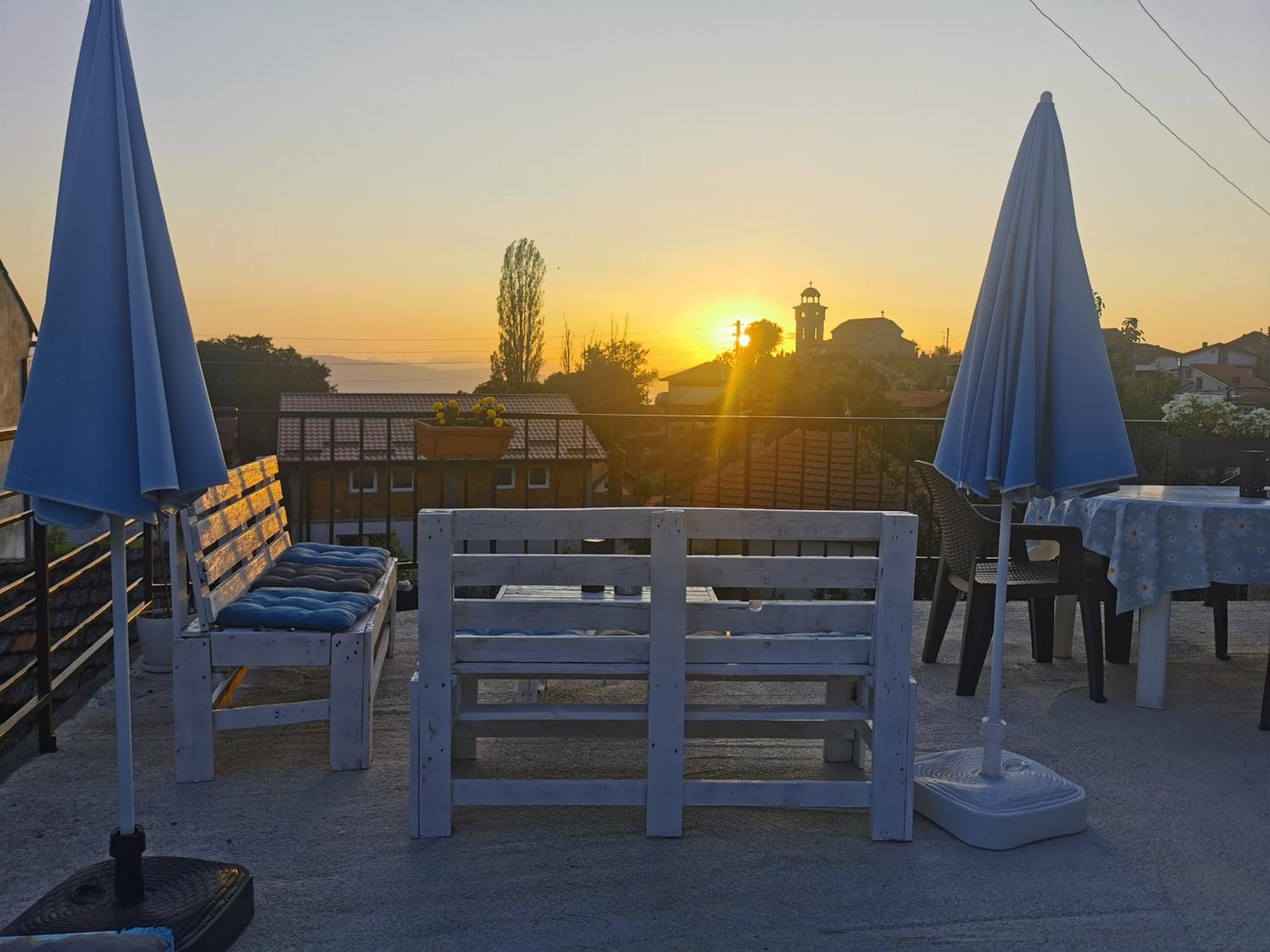 Gopo Guesthouse Elshani Екстериор снимка
