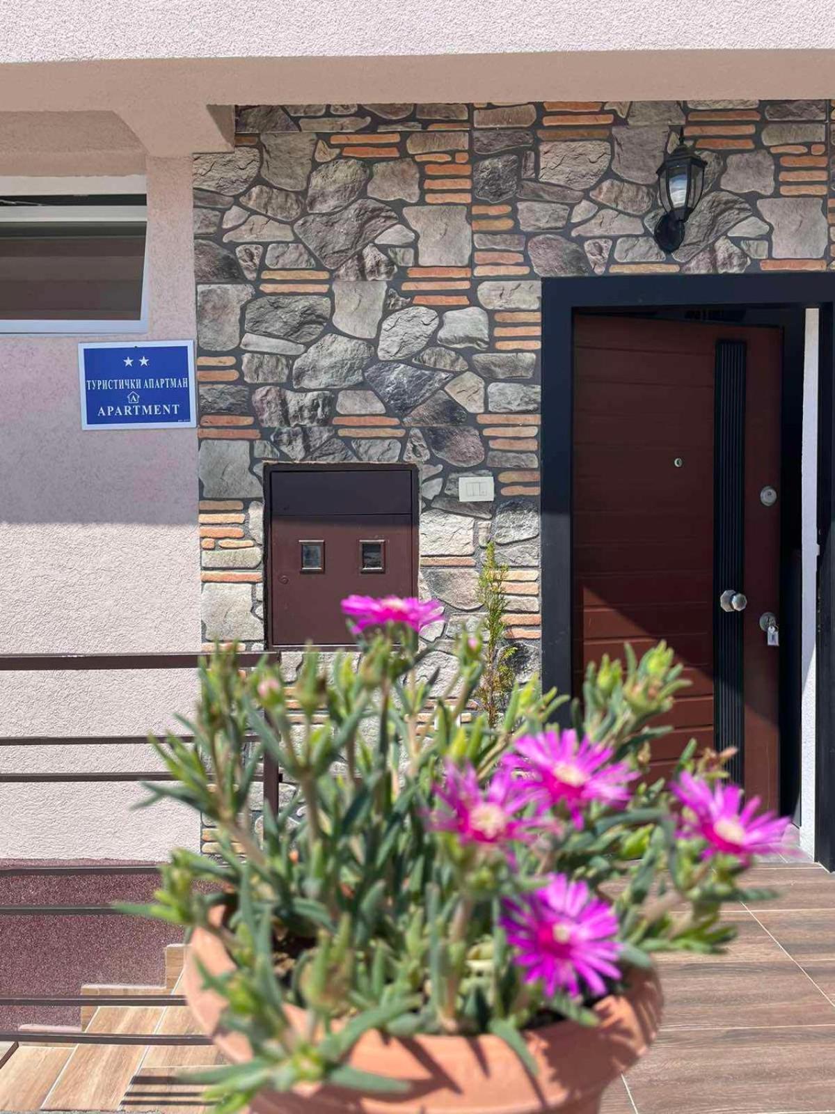 Gopo Guesthouse Elshani Екстериор снимка