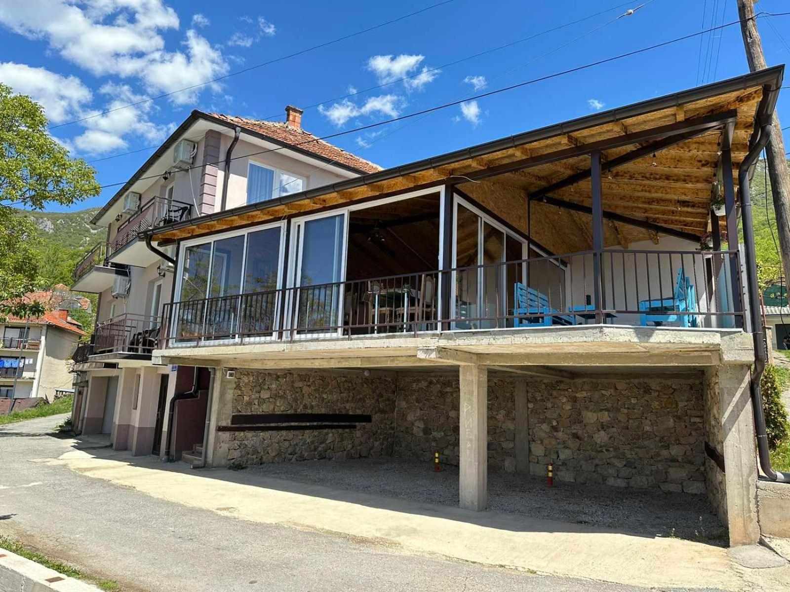 Gopo Guesthouse Elshani Екстериор снимка